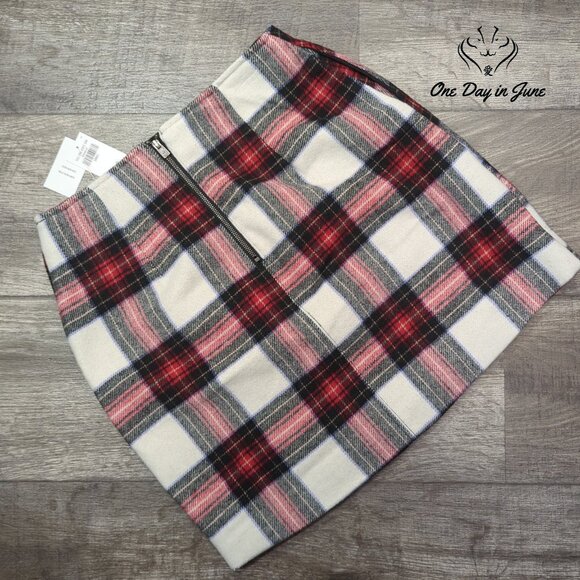 Hollister Plaid Mini Skirt Size S. - Picture 5 of 5